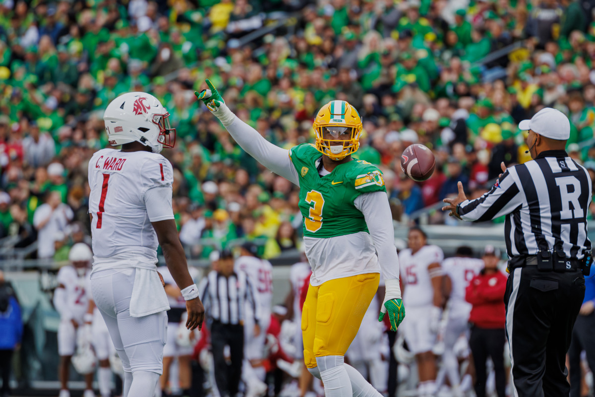 Oregon Ducks defensive end Brandon Dorlus against the Washington State Cougars.